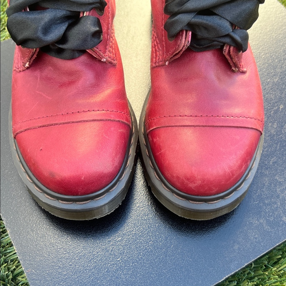 Dr. Martens 12-eyelet boot. Size 8 - Picture 4 of 12